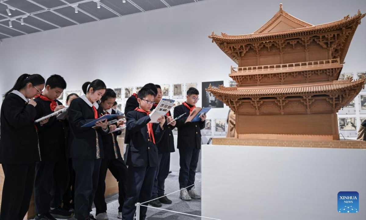 示了他在关