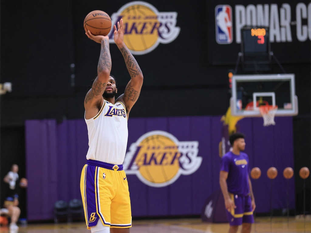 他近年来饱 他近年来饱